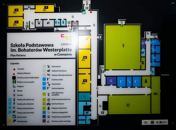 Pokaż zdjęcie: Po lewej stronie, od góry rozkład części pomieszczeń znajdujących się w Szkole Podstawowej w Czempiniu oraz pełna nazwa szkoły wraz z legendą opisującą poszczególne symbole znajdujące się na planie. Po prawej stronie rozkład pozostałych pomieszczeń.
