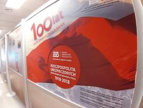 Pokaż zdjęcie: wystawa „Rzeczpospolita ubezpieczonych. Historia ubezpieczeń społecznych w Polsce 1918-2018”