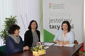 Pokaż zdjęcie: Dorota Mazur Prezes Stowarzyszenia, Halina Saputa Członek Zarządu Stowarzyszenia, Iwona Sękowska Referent ds. wsparcia i współpracy z NGO's