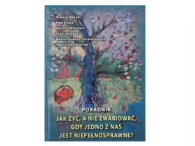 Okładka książki z ilustracją drzewa na tle pejzażu; widoczne nazwiska autorów oraz tytuł poradnika o życiu z osobą z niepełnosprawnością, utrzymany w spokojnej, artystycznej stylistyce.