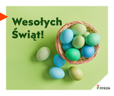 Grafika o tematyce wielkanocnej przedstawia pleciony, wiklinowy koszyczek ustawiony na zielonym tle. Wewnątrz koszyka znajdują się pastelowe pisanki (błękitne, żółte i zielone). Obok napis: „Wesołych Świąt!”. W prawym dolnym rogu znajduje się logotyp instytucji PFRON (czarny napis z symbolem czerwonego tulipana). W lewym górnym rogu widoczny jest fragment czerwonego elementu graficznego w kształcie strzałki lub trójkąta.