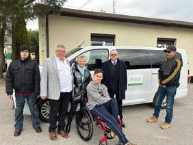 Pokaż zdjęcie: Bus służyć będzie do przewozu osób z niepełnosprawnościami na zajęcia rehabilitacyjne