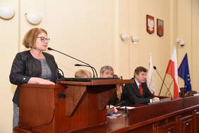 Dyrektor Kujawsko-Pomorskiego Oddziału PFRON – Aleksandra Gierej - na mównicy