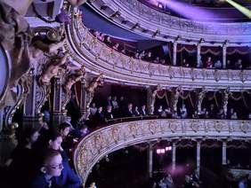Pokaż zdjęcie: Uczestnicy spektaklu "SMOK!" w Teatrze im. J. Słowackiego