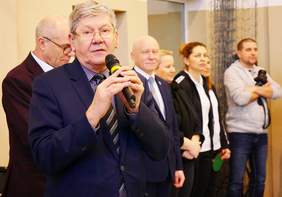 Pokaż zdjęcie: przywitanie zawodników, trenerów i organizatorów przez Władysława Skwarkę - Dyrektora Oddziału Łódzkiego PFRON
