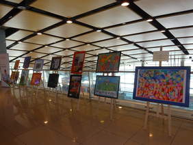 Prace niepełnosprawnych artystów w Porcie Lotniczym Rzeszów-Jasionka