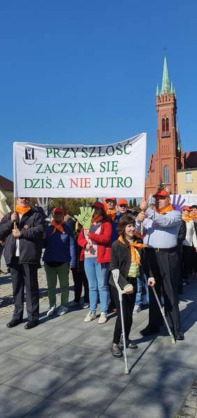 Pokaż zdjęcie: Marsz ku niezależnemu i godnemu życiu w Zgierzu 