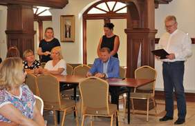 Pokaż zdjęcie: Jerzy Dębski Dyrektor Oddziału Lubelskiego PFRON przemawia do uczestników szkolenia