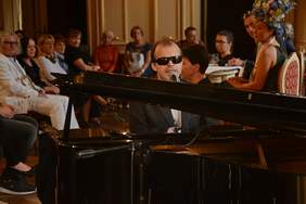 Pokaż zdjęcie: Występ Grzegorza Dowgiałło