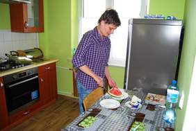 Pokaż zdjęcie: Codzienne zajęcia podopiecznych w Mieszkaniu Treningowym w Ropczycach