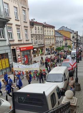 Przemarsz ulicami Przemyśla, obchody Dnia Godności Osób z Niepełnosprawnością Intelektualną
