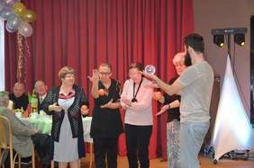 Pokaż zdjęcie: Uczestnicy Balu Karnawałowego w Domu Pomocy Społecznej przy ul. Bukowskiej w Poznaniu