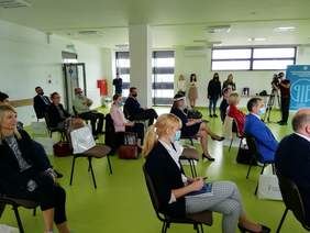 Pokaż zdjęcie: Ze względu na stan epidemiczny w kraju w miejscu organizacji konferencji obecni byli jedynie prelegenci