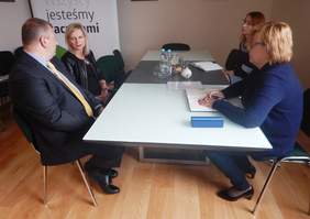 Pokaż zdjęcie: Spotkanie Marty Mordarskiej – dyrektor Oddziału Małopolskiego PFRON z przedstawicielami  Oddziału ZUS w Krakowie