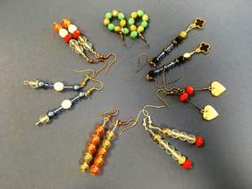 Pokaż zdjęcie: 7 par różnokolorowych kolczyków