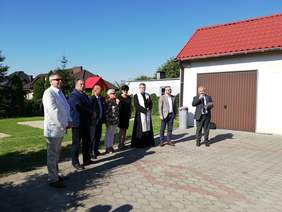 Pokaż zdjęcie: Uroczyste przekzanie samochodu do transportu osób z niepełnosprawnościami oraz nowego placu zabaw dla dzieci z oddziału przedszkolnego ZS Nr 5 w Rypinie