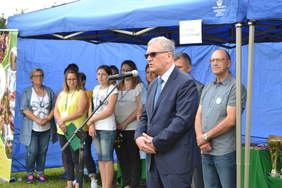 Pokaż zdjęcie: Oficjalne rozpoczęcie Igrzysk przez wz. Dyrektora W-M Oddziału PFRON Janusza Surmacza