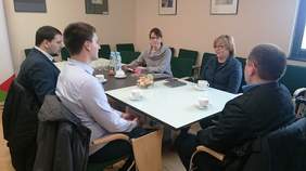 Pokaż zdjęcie: Spotkanie w Oddziale Małopolskim PFRON z drużyną blind football`u