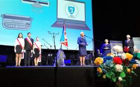 Pokaż zdjęcie: Przekazanie nowego sztandaru Ośrodka