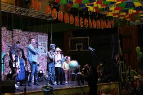 Pokaż zdjęcie: Kolejni uczestnicy Festiwalu Piosenki Podwórkowej