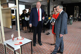 Oglądanie prac przez zaproszonych gości