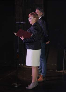 Pokaż zdjęcie: Otwarcie uroczystości przez dyrektor Martę Mordarską oraz dyrektora Krzysztofa Głuchowskiego