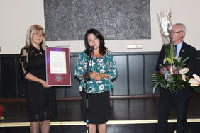 Pokaż zdjęcie: Wręczenie kwiatów i życzeń od Wojewody Lubelskiego