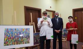 Pokaż zdjęcie: na zdjęciu laureaci I miejsca: Aleksandra Janeta i Marek Wasiak oraz Władysław Skwarka - przedstawiciel Funduszu