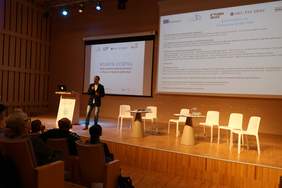 Pokaż zdjęcie: konferencja pn. „WYJŚCIE Z CIENIA" - Koordynator projektu - Piotr Harhaj