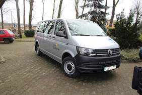 Pokaż zdjęcie: Przekazanie busa dla podopiecznych Domu Pomocy Społecznej w Chumiętkach