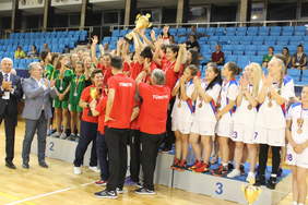 Pokaż zdjęcie: Pierwsze miejsce drużyny Turcji w kategorii kobiet