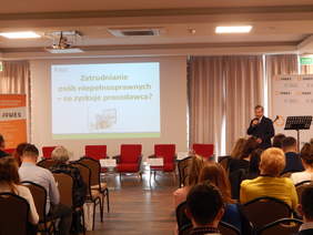 Pokaż zdjęcie: Wystąpienie Dyrektora Oddziału Śląskiego PFRON Jana Wrońskiego