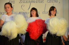 Pokaż zdjęcie: występy artystyczne dzieci i młodzieży placówki