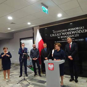 Pokaż zdjęcie: Przybyłych powitała dyrektor Oddziału p. Aleksandra Gierej