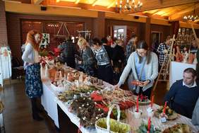 Pokaż zdjęcie: Świąteczny Kiermasz Rękodzieła w Śremie