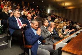 Pokaż zdjęcie: Uczestnicy III Międzynarodowej Konferencji Naukowo-Szkoleniowej pt. „Innowacje w Terapii Zajęciowej. Dostępność jako przestrzeń współpracy interdyscyplinarnej i interprofesjonalnej”