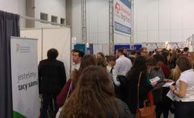 Pokaż zdjęcie: stoisko PFRON w strefie doradczej