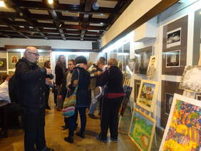 Uczestnicy, tuż przed rozpoczęciem uroczystości