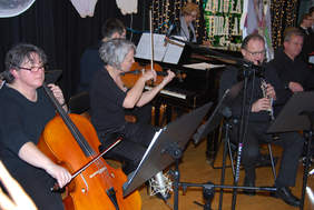 Pokaż zdjęcie: Zespół instrumentalny złożony z nauczycieli prowadzących zajęcia w Szkole Muzycznej I stopnia im. Majora Hieronima Henryka Baranowskiego