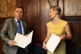 Pokaż zdjęcie: Marta Makuch Zastępca Prezydenta Miasta Słupska oraz Dariusz Majorek Dyrektor Oddziału Pomorskiego PFRON.