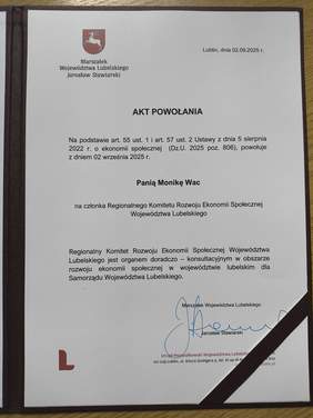 Pokaż zdjęcie: Akt powołania Moniki Wac na członka Regionalnego Komitetu Rozwoju Ekonomii Społecznej.