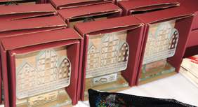 Pamiątkowe szklane statuetki