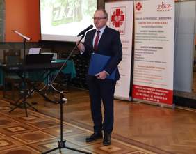 Pokaż zdjęcie: Gratulacje złożył dyrektor  Oddziału Świętokrzyskiego PFRON Andrzej Michalski 