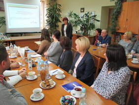 Dyrektor Oddziału Podlaskiegp PFRON Grażyna Bogdańska wita zgromadzonych gości.