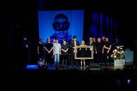 Pokaż zdjęcie: Spektakl w wykonaniu uczestników i terapeutów Warsztatów Terapii Zajęciowej w Żorach