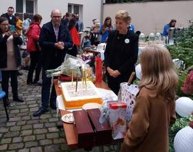 Pokaż zdjęcie: Tort z okazji Jubileuszu 15 - lecia WTZ