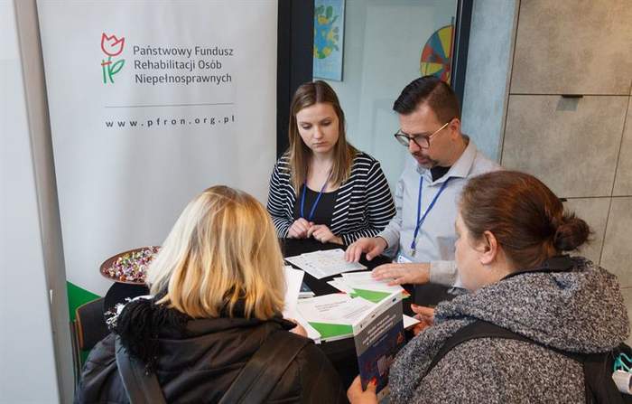 Pokaż zdjęcie: Targi Dobrych Pracodawców - stoisko informacyjne