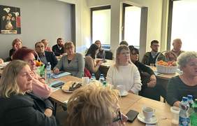 Pokaż zdjęcie: W spotkaniu wzięło udział wiele osób z niepełnosprawnościami 