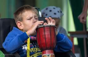 Zabawa na festynie "Fajnie być razem" - urodziny Specjalnego Ośrodka Szkolno - Wychowawczego w Ziemięcicach
