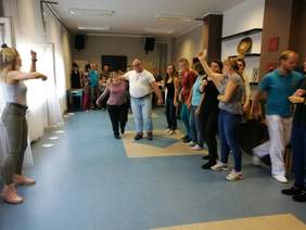 Pokaż zdjęcie: Ćwiczenia taneczne